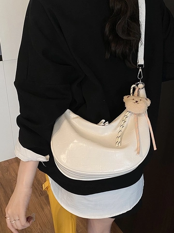 Bolso Bandolera de Media Luna de Cuero PU con Patrón de Cocodrilo para Mujer Bolso de Hombro de Moda con Llavero de Oso