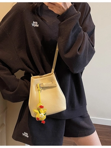 Women Fashion Litchi Pattern PU Leather Bucket Bag Niche Design Contrast Color Shoulder Crossbody Bag With Cartoon Duck Pendant