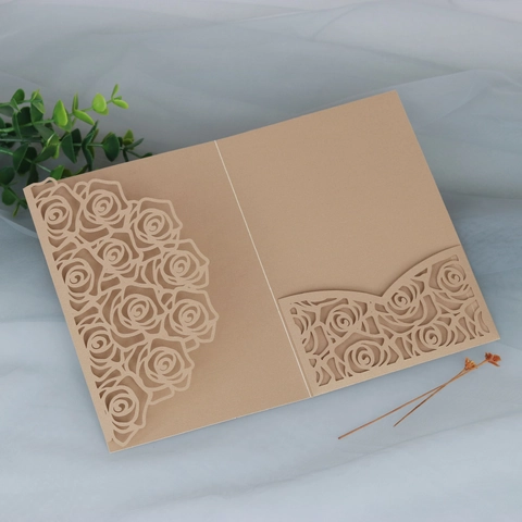 Couverture de Carte d'Invitation de Mariage Rose Découpée au Laser Papier Perlé Poche d'Invitation en Dentelle Creuse pour Banquet de Mariage Fête