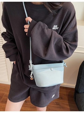 Borsa a Secchiello da Donna in Pelle PU con Trama Litchi Semplice Moda Tracolla a Nodo Borsa a Tracolla con Ciondolo a Cuore in Metallo