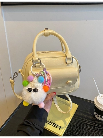 Sac Oreiller en Cuir PU Brillant Style Coréen pour Femmes Petit Sac à Main Bandoulière Avec Pendentif en Peluche Monstre