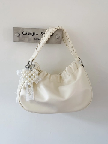 Sac à Épaule Cloud Froncé en Cuir PU pour Femmes Poignée Tressée Avec Pendentif Cœur en Perle Artificielle Sac Sous le Bras