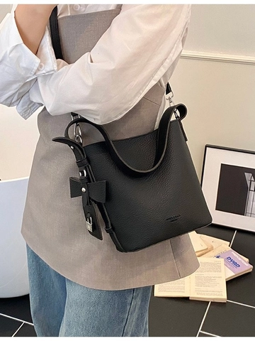 Sac Seau Vintage en Cuir PU Femmes Mode Texture Galet Sac Bandoulière Grande Capacité Navette Sac à Épaule Papillon
