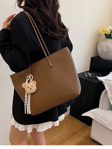 Borsa Tote Donna in Pelle PU Grande Capacità Moda Texture Granulosa Borsa a Tracolla Pendolare Con Accessorio Ciondolo Orsetto