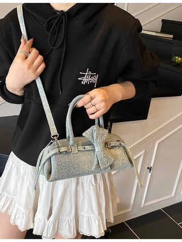 Sac Oreiller en Denim Lavé Bleu Clair Vintage pour Femme Sac à Main Décoré de Nœuds et Rivets Sac à Bandoulière