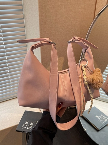 Sac Hobo Tendance en Cuir PU pour Femmes Plissé Couleur Unie Sac à Bandoulière Avec Pendentif Ours Sac à Main Élégant
