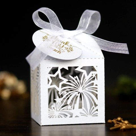Scatola per Caramelle Intagliata al Laser con Stelle e Fuochi d'Artificio in Carta Perlata con Nastro per Matrimonio Festa