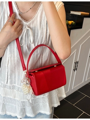 Sac à Main Carré en Cuir PU pour Femme Motif Lychee Sac Bandoulière Polyvalent Avec Pendentif Perle Petit Sac Satchel