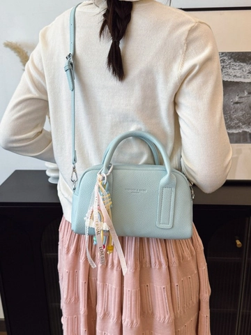 Sac Boston Femme en Cuir PU Texture Litchi Petit Sac Bandoulière Avec Charme Arc-en-Ciel Sac à Main Décontracté pour le Quotidien