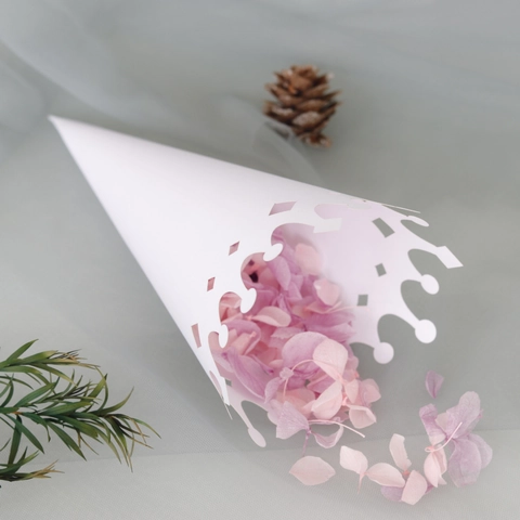 Trouw Kroon Laser Gesneden Opengewerkte Papieren Bloemblaadjes Kegels Romantische Ceremonie Decoratie Elegante Confetti Snoephouder