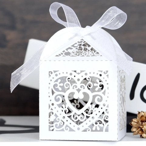 Scatola di Caramelle in Carta Perlata a Forma di Cuore Tagliata al Laser Con Fiocco in Nastro per Matrimonio Festa Regalo