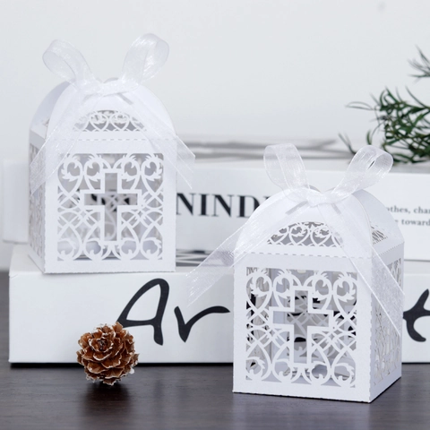 Europäische Laser Geschnitten Kreuz Süßigkeiten Box Mit Band Perlmutt Papier Geschenkbox Für Hochzeit Taufe Religiöse Feier