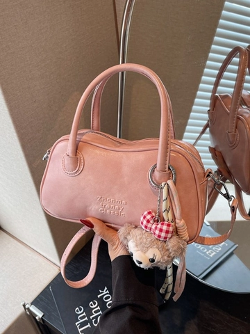 Sac de Bowling en Cuir PU Style Coréen Rétro pour Femmes Navette Simple Grande Capacité Sac Bandoulière Avec Pendentif