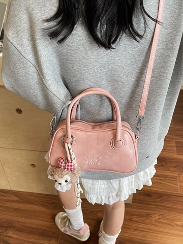 Sac de Bowling en Cuir PU Style Coréen Rétro pour Femmes Navette Simple Grande Capacité Sac Bandoulière Avec Pendentif