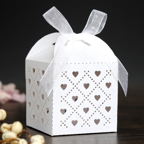 Boîte à Bonbons Cœur Découpée au Laser Avec Ruban Boîte Cadeau en Papier Nacré pour Mariage Fête Cadeau Emballage de Chocolat