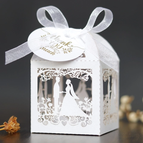 Lasergeschnitten Hochzeit Gastgeschenk Box Perlmuttpapier Hohl Braut Bräutigam Süßigkeiten Geschenkbox Mit Band Und Anhänger