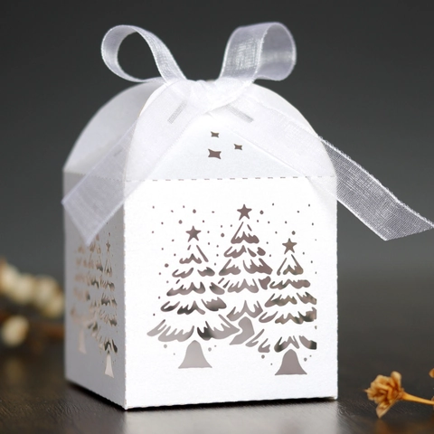 Laser Cut Hollow Christmas Tree Candy Box With Ribbon Bow White Gold Red Green Xmas Party Favor Gift Packaging Box