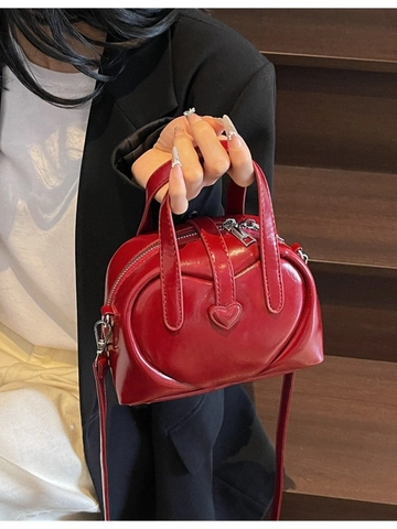 Sac à Épaule en Cuir PU pour Femmes Décoré d'un Cœur Sac à Bandoulière Décontracté Boston Pillow avec Sangle Réglable pour Femmes