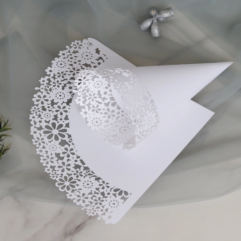 Laser Cut Floral Hollow Wedding Confetti Cones Cardboard Paper Flower Petal Cones For Marriage Party Celebration Decoration