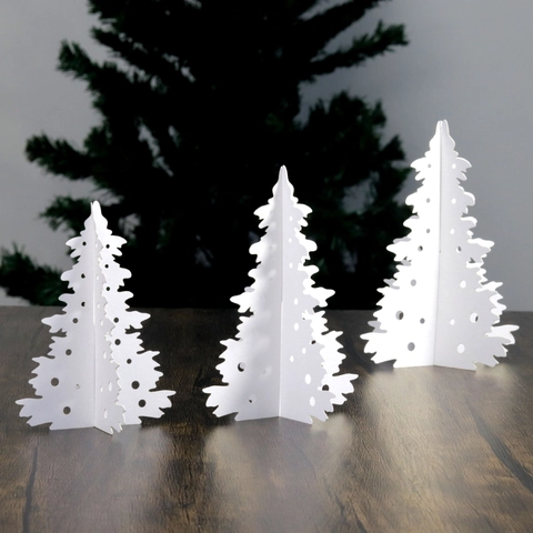 Weiße 3D-Papier-Weihnachtsbaum-Ornamente Lasergeschnittenes Lochdesign Minimalistisches DIY-Feiertags-Schreibtisch-Deko-Set