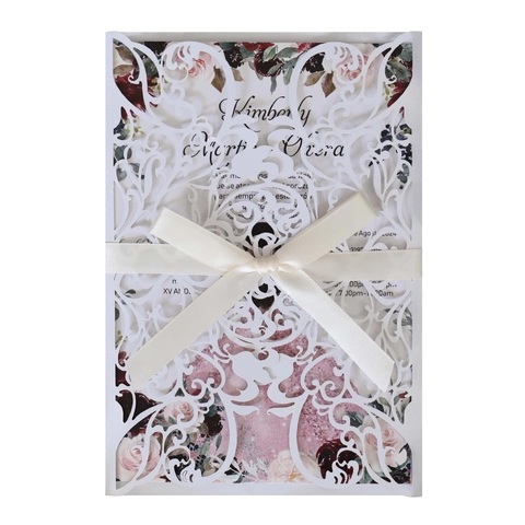 Inviti di Nozze Europei Tagliati al Laser Floreali Carta Luccicante Perlata Elegante Set di Inviti Con Busta Fiocco Festa di Compleanno