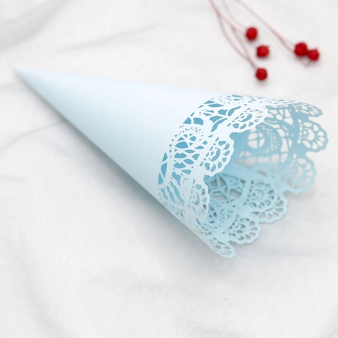 Coni per Confetti Matrimonio in Pizzo Traforato a Taglio Laser Coni per Petali in Cartone per Decorazione Festa di Nozze