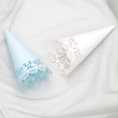 Coni per Confetti Matrimonio in Pizzo Traforato a Taglio Laser Coni per Petali in Cartone per Decorazione Festa di Nozze