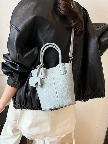 Women Fashion Premium Litchi Pattern PU Leather Bucket Bag Minimalist Crossbody Handbag With Elephant Charm Magnetic Closure