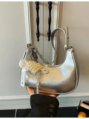 Sac Hobo Plissé pour Femmes en PU Métallisé Sac Sous le Bras Avec Pendentif Cœur en Perles et Nœud en Dentelle