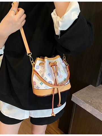 Sac Seau Mini en Cuir PU Vintage avec Imprimé de Lettres et Fleurs pour Femmes Mode Cordon de Serrage Sac à Main Cadeau
