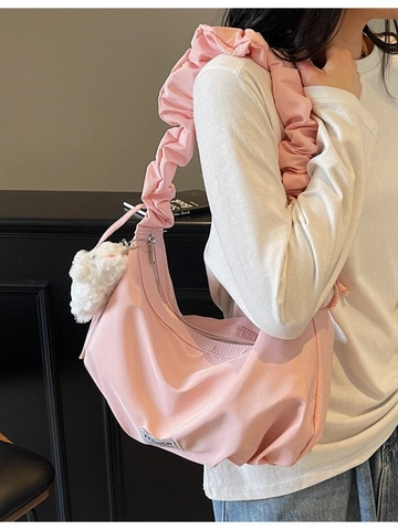 Sac à Épaule Hobo Grande Capacité pour Femme Bandoulière Plissée Nylon Sac Dumpling Avec Pendentif Peluche Main Sac de Mode