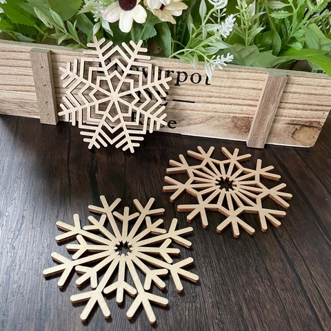 Christmas Wooden Snowflake Coasters Laser Cut Hollow Out Wood Mats Heat Resistant Decorative Placemats For Dining Table Party Decor