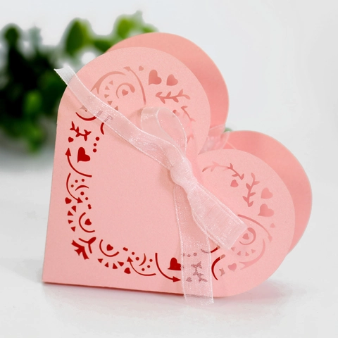 Elegante Scatola per Caramelle a Forma di Cuore Taglio Laser Regalo di Nozze Romantica Scatola di Carta Traforata Floreale Con Nastro