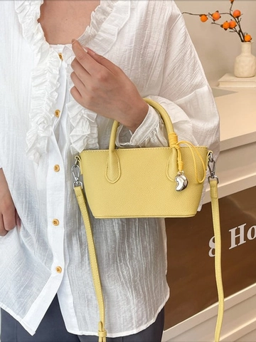 Women Elegant PU Leather Bucket Bag Minimalist Litchi Pattern Shoulder Crossbody Bag With Heart Charm Fashion Casual Tote Bag