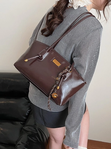 Vintage Glossy PU Leather Underarm Bag For Women Large Capacity Retro Tote Shoulder Bag With Pendant Niche Commuter Bag