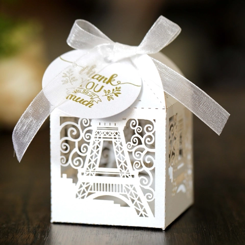 Torre Eiffel Intaglio Laser Cuore Scatola di Caramelle Carta Perlata Matrimonio Festa Confezione Regalo Con Nastro Etichette Grazie
