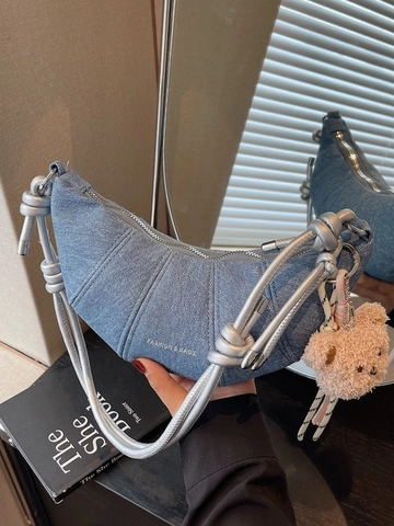 Women PU Leather Croissant Bag Niche Underarm Shoulder Crossbody Bag With Stitching Detail And Bear Pendant For Summer Daily