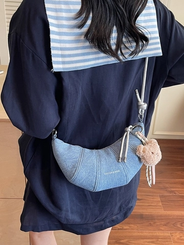 Women PU Leather Croissant Bag Niche Underarm Shoulder Crossbody Bag With Stitching Detail And Bear Pendant For Summer Daily