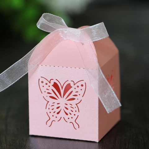 Elegante Schmetterling Laserschnitt Hochzeit Süßigkeiten Geschenkbox Mit Schleife Perlmuttpapier Ausgehöhlte Gastgeschenk Box Für Party Deko