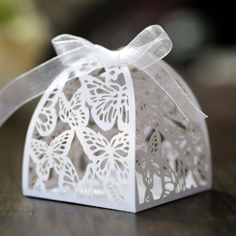 Elegant Laser Cut Butterfly Wedding Candy Box Pearl Paper Hollow Favor Box With Ribbon For Valentine Day Party Celebration