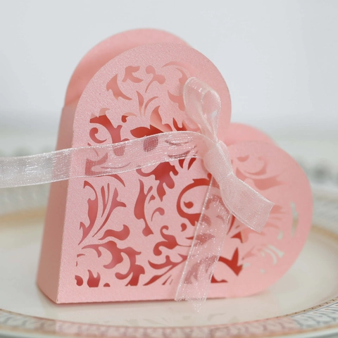 Elegant Heart Shaped Laser Cut Hollow Candy Boxes Pearlescent Paper Wedding Favor Boxes With Ribbons For Party Gifts