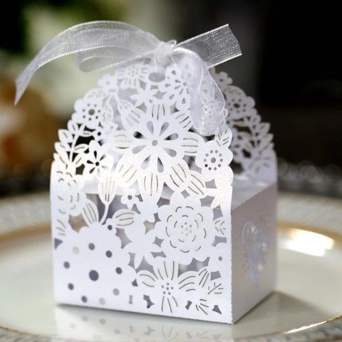 Romantische Laser-Geschnittene Blume Herz Schleife Hochzeit Gastgeschenk Box Süßigkeiten Schokoladen Geschenkbox Party Deko