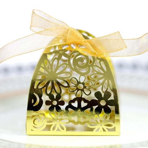 Laser Cut Floral Heart Wedding Candy Gift Box Metallic Cardstock Hollow Out Chocolate Packaging With Ribbon Party Favor
