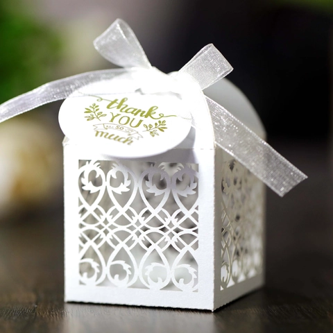 European Laser Cut Wedding Favor Box With Ribbon Thank You Tag Pearlescent Paper Candy Chocolate Gift Packaging Box For Wedding Party Valentine's Day