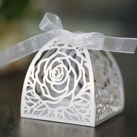 Laser Geschnittene Rose Hochzeit Gastgeschenke Boxen Mit Band Elegante Europäische Stil Papier Süßigkeiten Geschenkboxen Für Party