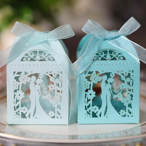 Scatole per Bomboniere Laser Tagliate Silhouette Sposa E Sposo Traforata Scatola per Caramelle Carta Perlata Con Nastro per Matrimonio