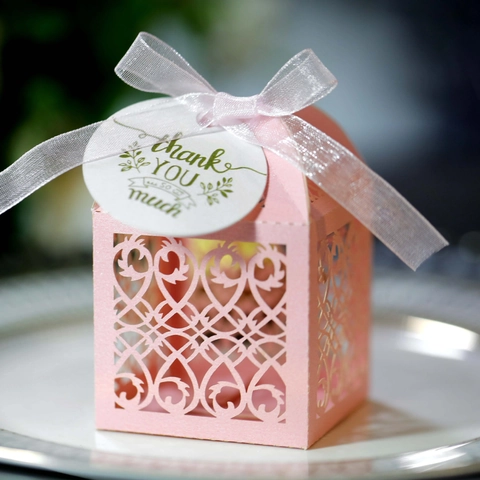 European Laser Cut Wedding Favor Box With Ribbon Thank You Tag Pearlescent Paper Candy Chocolate Gift Packaging Box For Wedding Party Valentine's Day