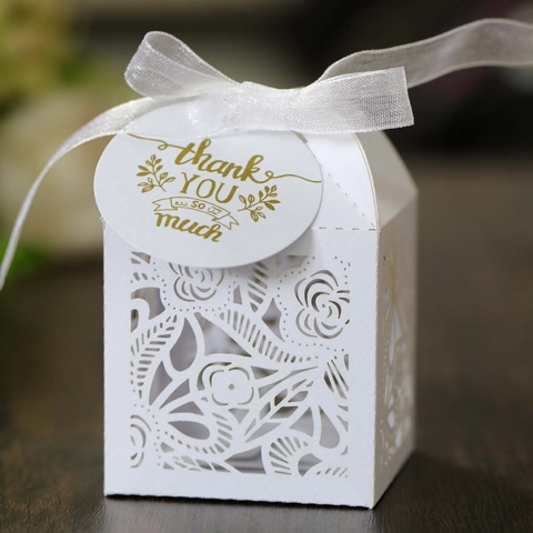 Scatola di Caramelle Intaglio Laser con Rosa Cavo con Nastro e Etichetta di Ringraziamento Scatola Regalo in Carta Perlata per Matrimonio