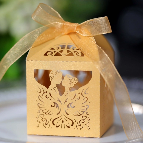 Lasergeschnittene Hohle Paar Silhouette Süßigkeitenbox Romantische Hochzeitsbevorzugung Geschenkbox Mit Band Für Verlobung Valentin Party