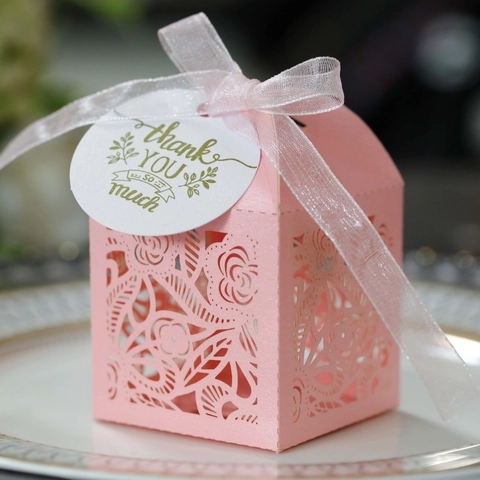 Scatola di Caramelle Intaglio Laser con Rosa Cavo con Nastro e Etichetta di Ringraziamento Scatola Regalo in Carta Perlata per Matrimonio